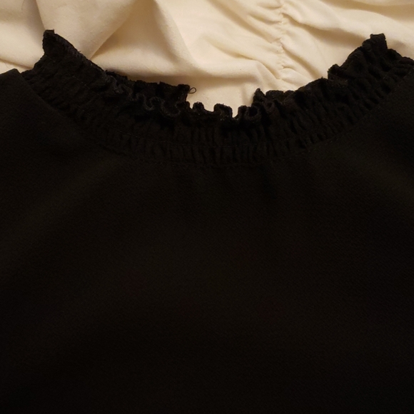 Long sleeved cold shoulder mock neck top - Picture 2 of 6